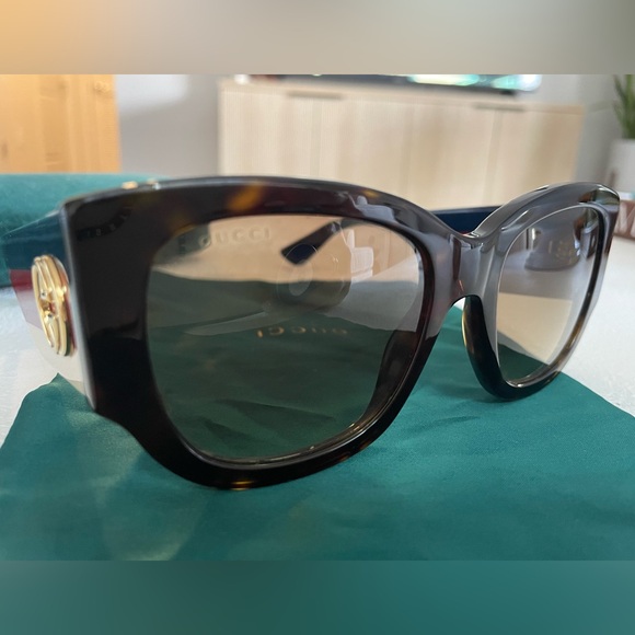 GUCCI sunglasses. Tortoise frames with blue, white and red side stripes. Gold GC - Picture 5 of 5